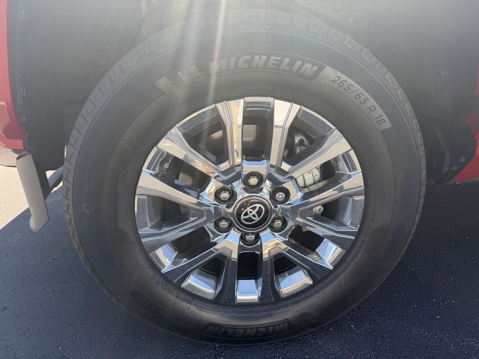 Used 2024 Toyota Tacoma Limited w/ Limited Package (LT) AWD/4WD image 15