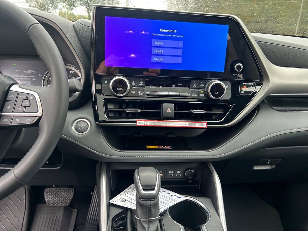 New 2025 Toyota Highlander XLE image 17