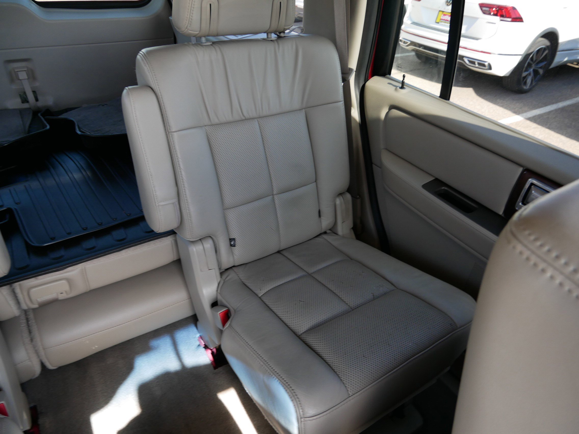 Used 2014 Lincoln Navigator 4WD image 15