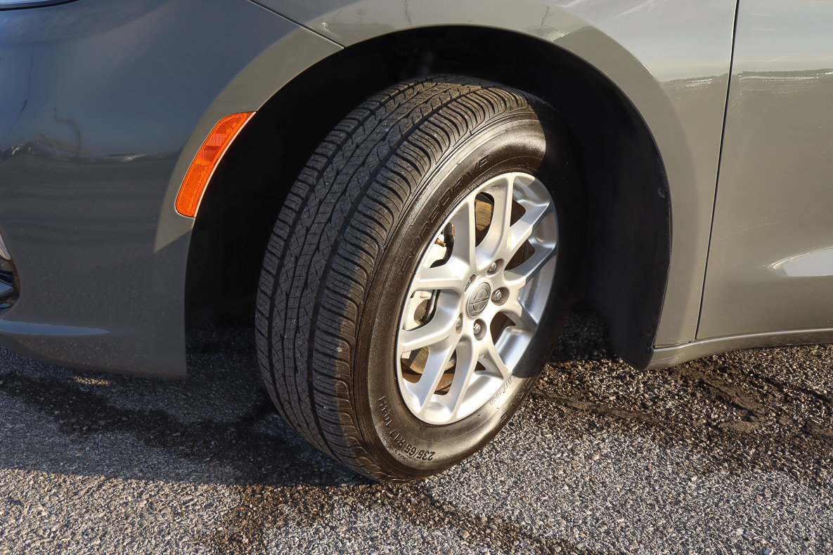 Used 2023 Chrysler Pacifica Touring-L image 16