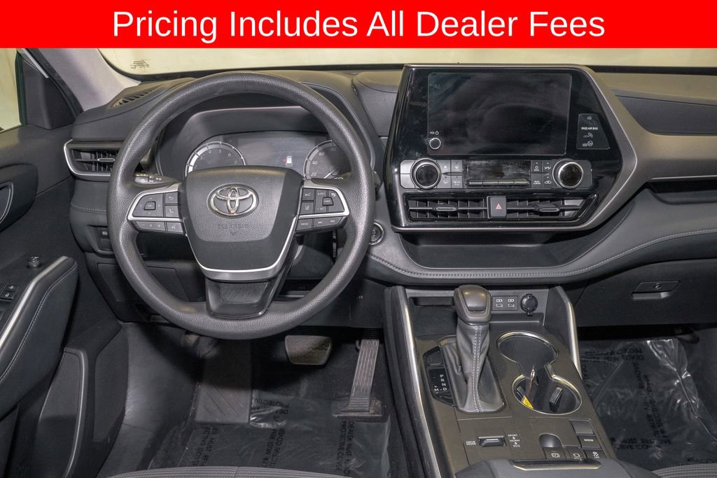 Used 2023 Toyota Highlander L FWD image 6