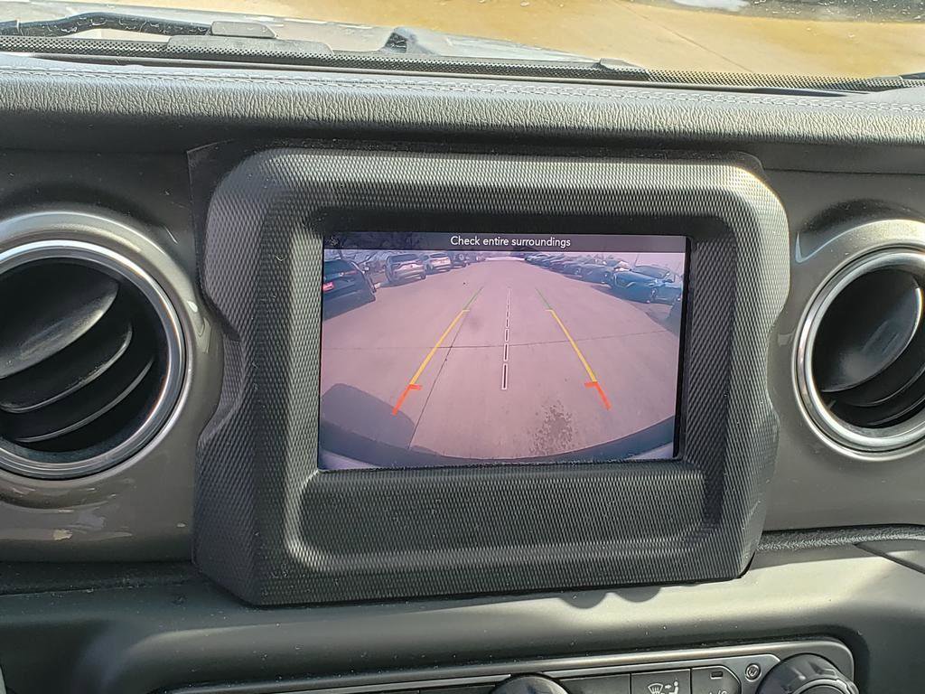 Used 2018 Jeep Wrangler Unlimited Sahara w/ Cold Weather Group image 39