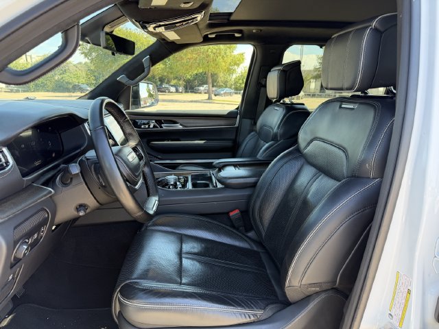 Used 2023 Jeep Grand Wagoneer L Series II AWD/4WD image 27