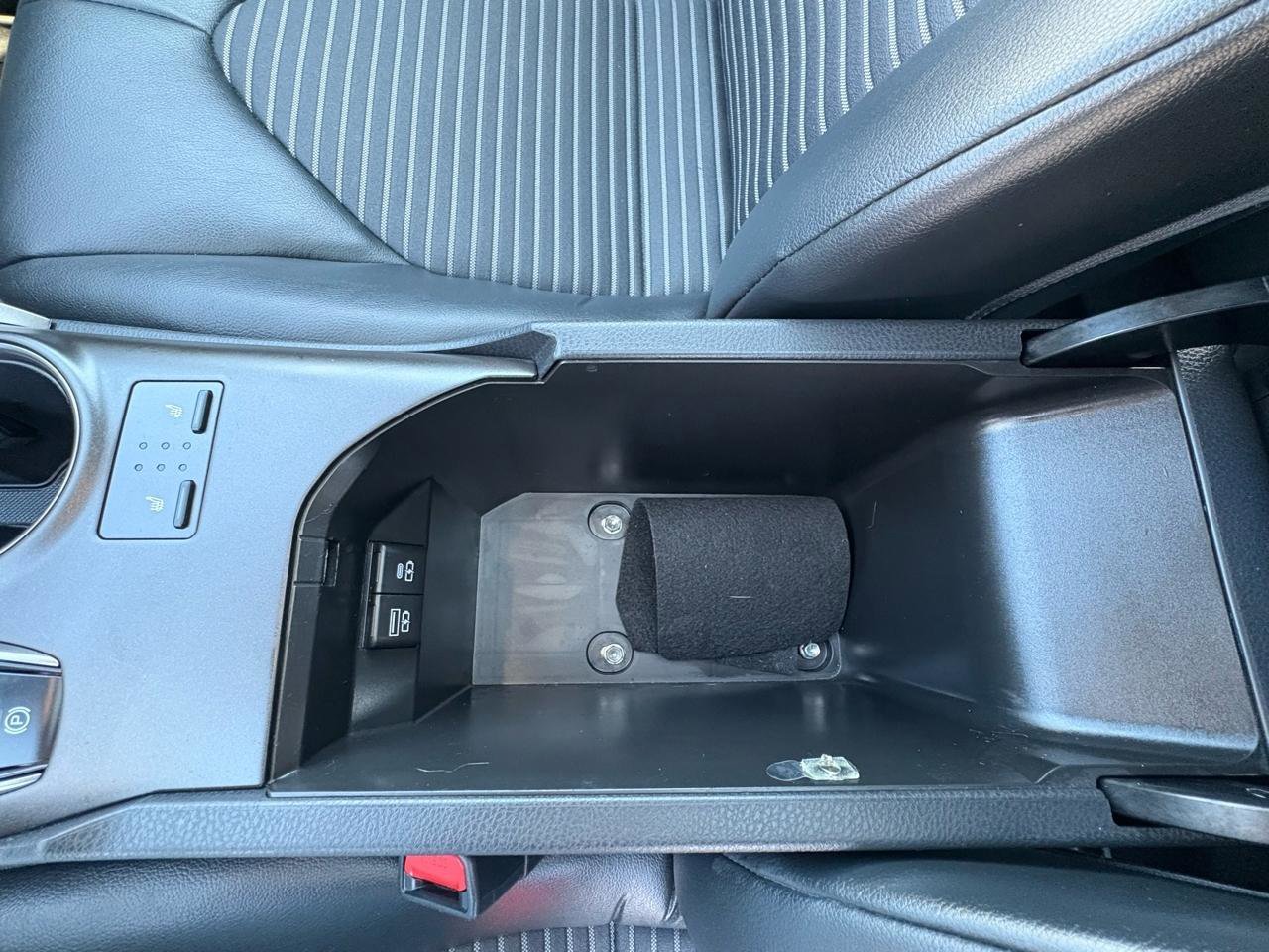 Used 2022 Toyota Camry SE w/ Cold Weather Package image 26