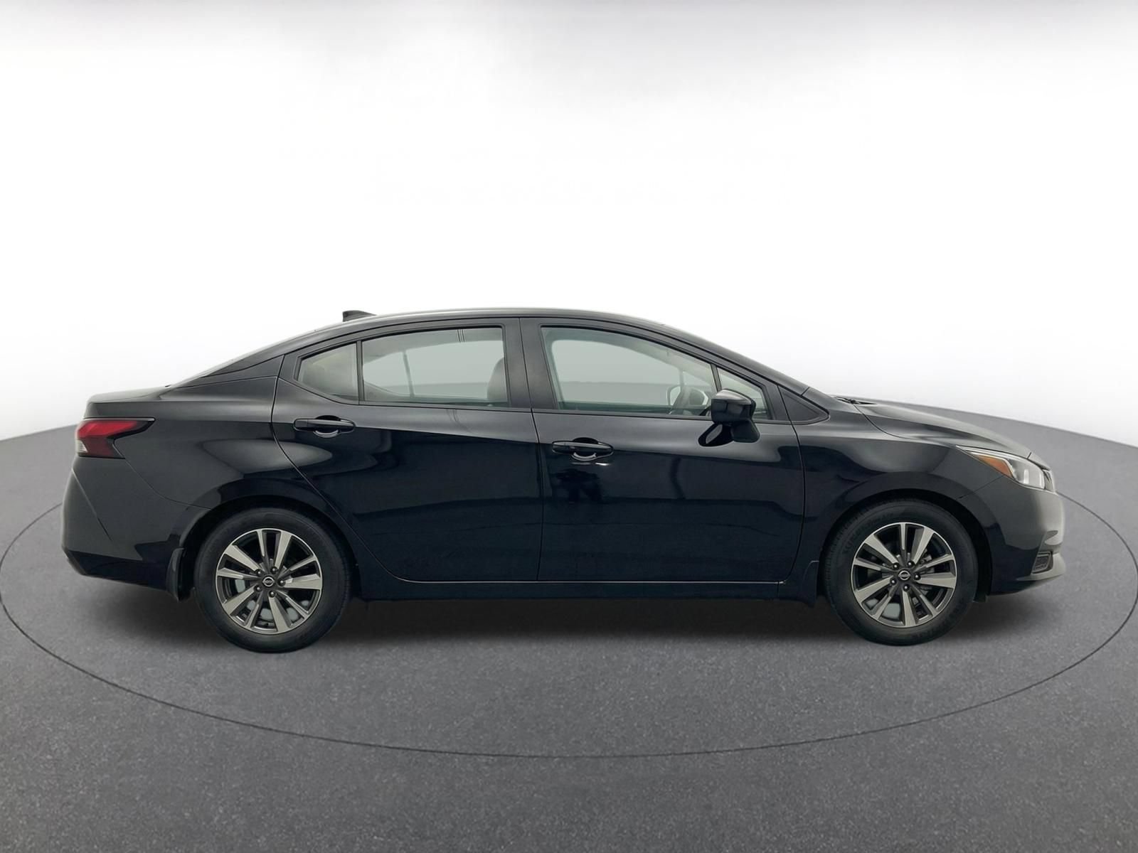 Used 2025 Nissan Versa SV FWD image 10