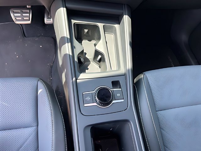 Used 2025 Volkswagen Tiguan SE R-Line AWD/4WD image 23