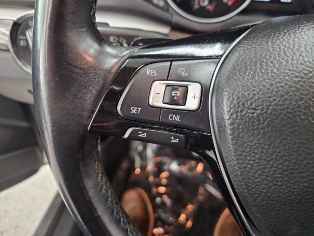 Used 2016 Volkswagen Passat 3.6 SEL Premium image 11