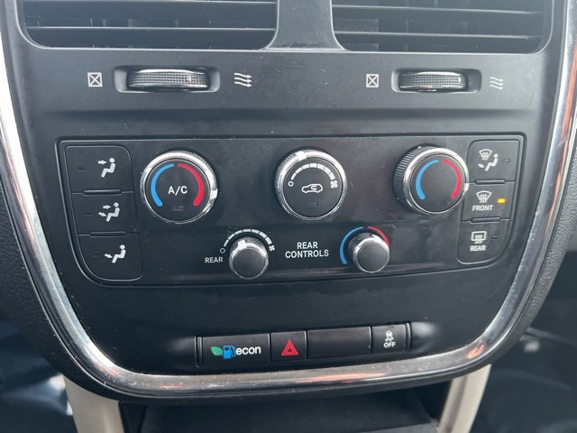 Used 2017 Dodge Grand Caravan SE image 29