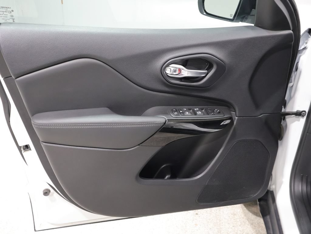 Used 2023 Jeep Cherokee Altitude Lux AWD/4WD image 13