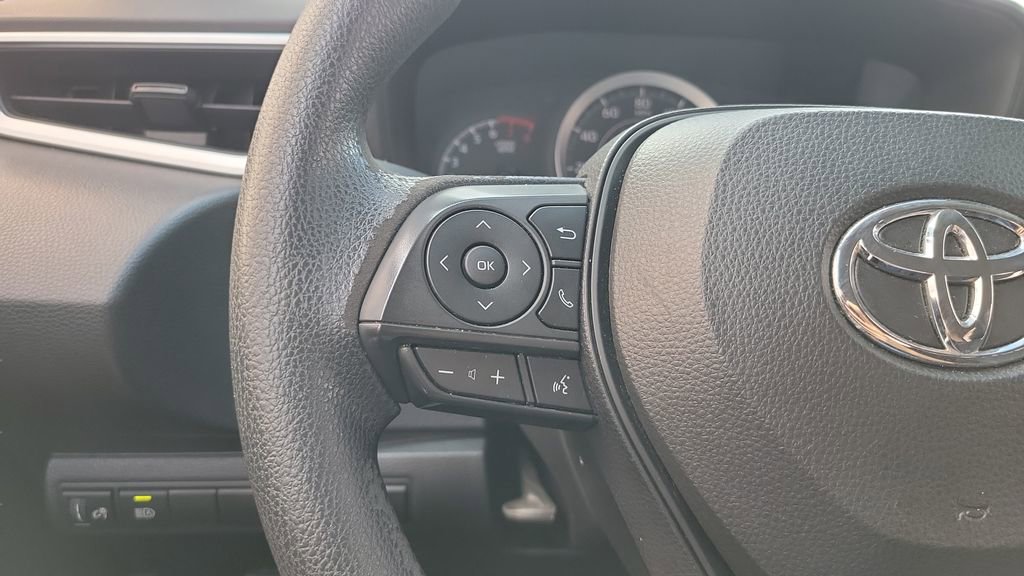 Used 2021 Toyota Corolla LE image 25
