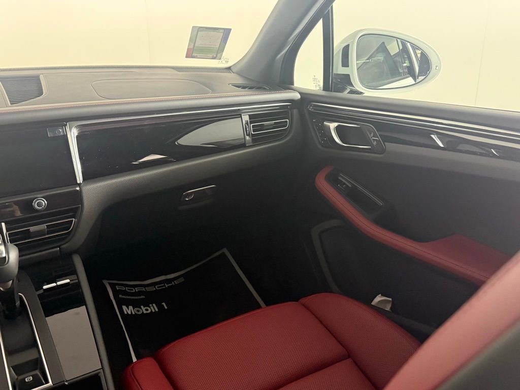 New 2026 Porsche Macan image 23