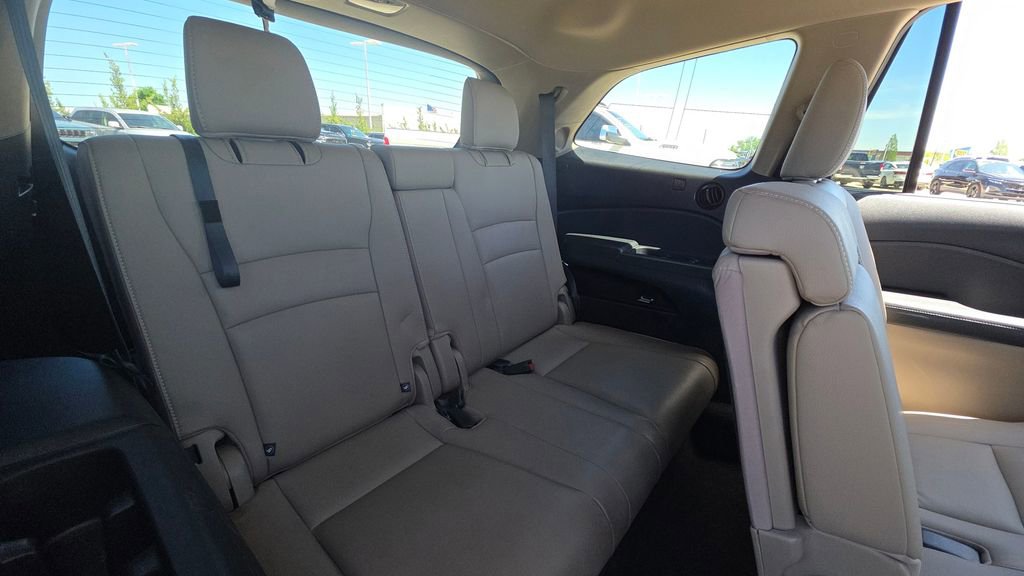 Used 2016 Honda Pilot Touring image 16