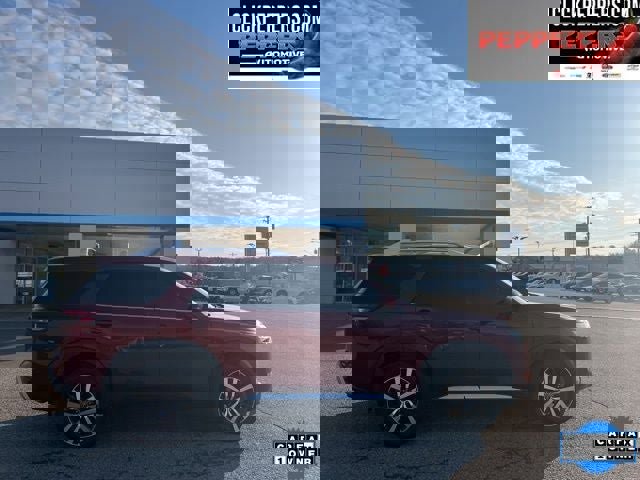 Used 2024 Nissan Pathfinder Platinum w/ Cargo Package image 6