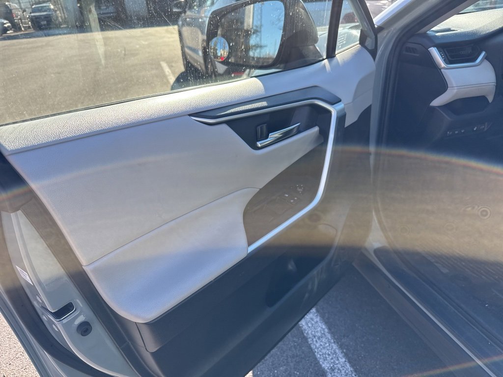 Used 2019 Toyota RAV4 XLE image 16