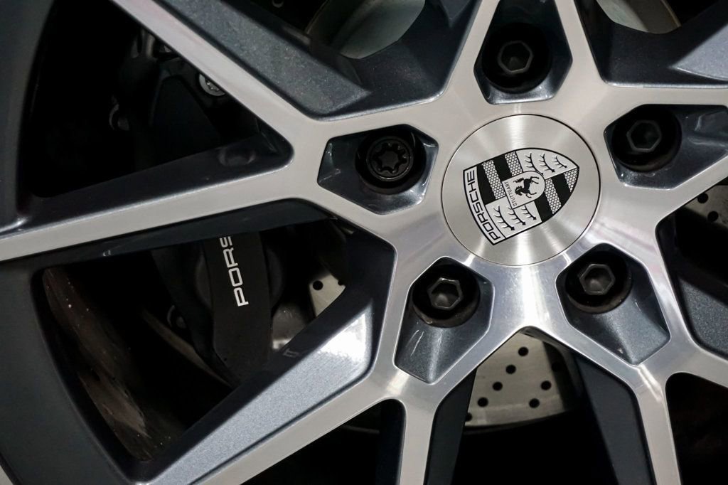 Used 2025 Porsche 911 Carrera T RWD image 46