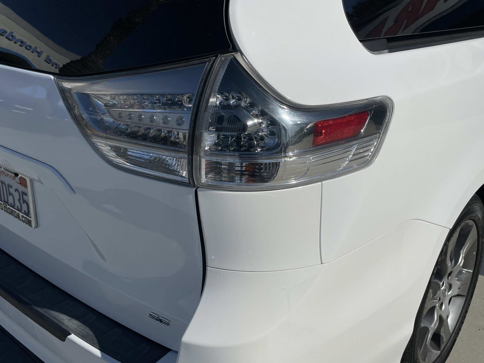 Used 2015 Toyota Sienna SE image 30