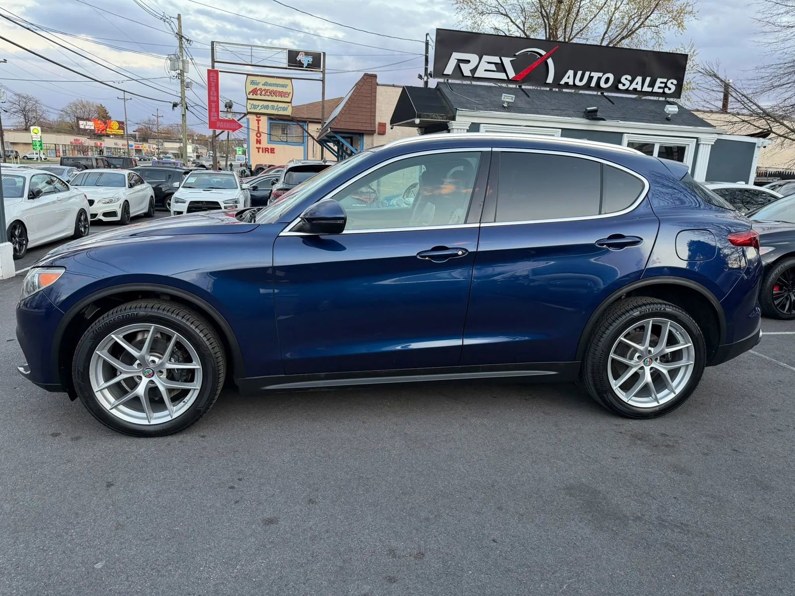 Used 2019 Alfa Romeo Stelvio Ti Lusso w/ Quick Order Package 22X Lusso image 3