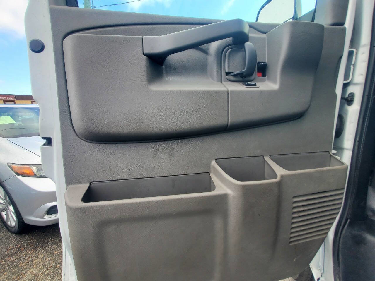 Used 2022 Chevrolet Express 2500 w/ Driver Convenience Package image 11