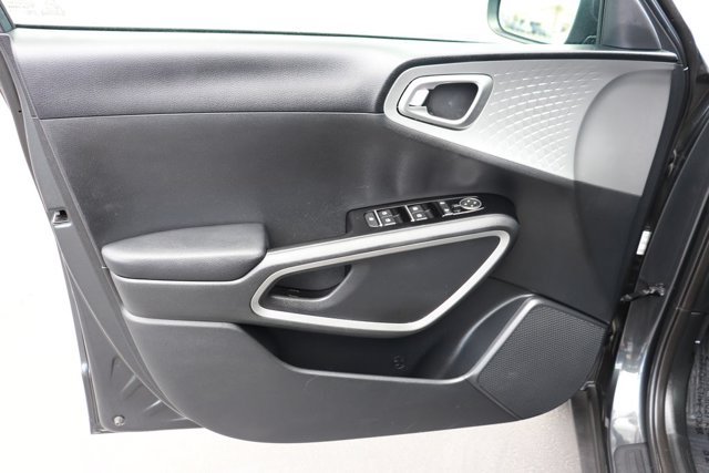 Used 2025 Kia Soul LX w/ LX Technology Package FWD image 9