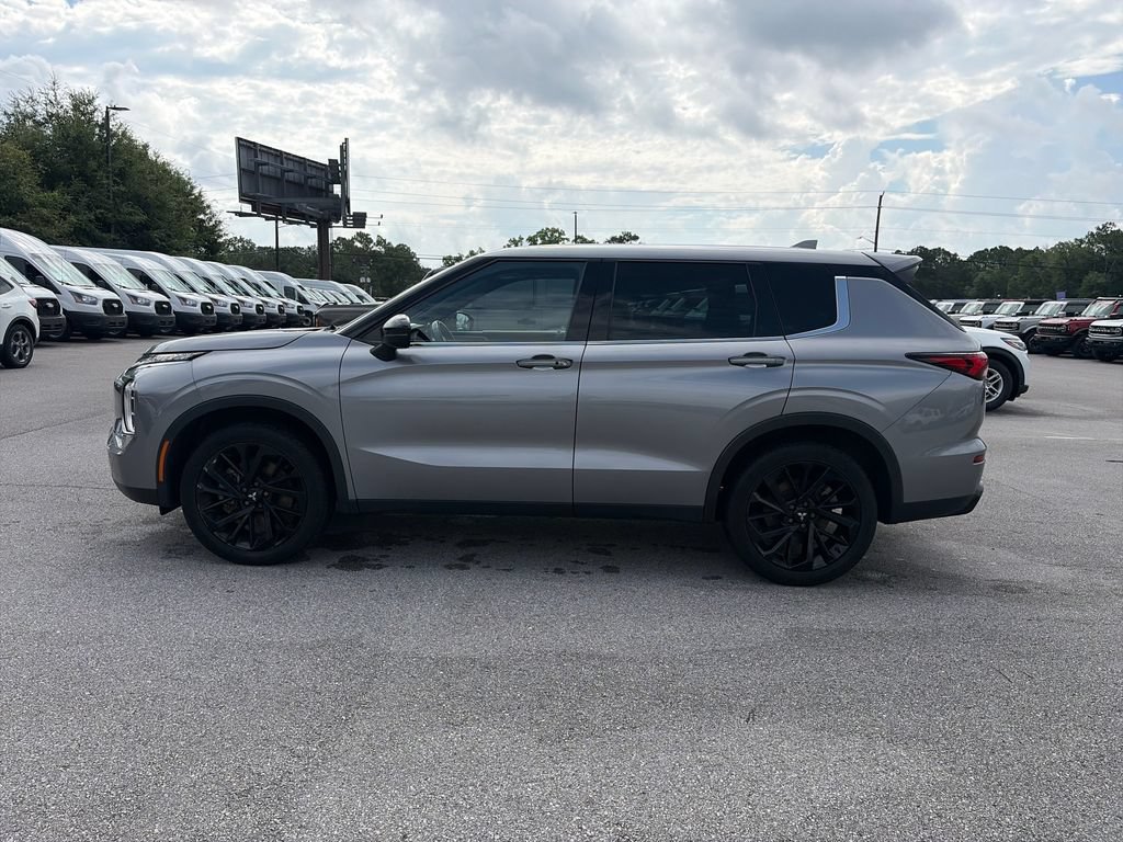 Used 2022 Mitsubishi Outlander SEL Black Edition FWD image 4