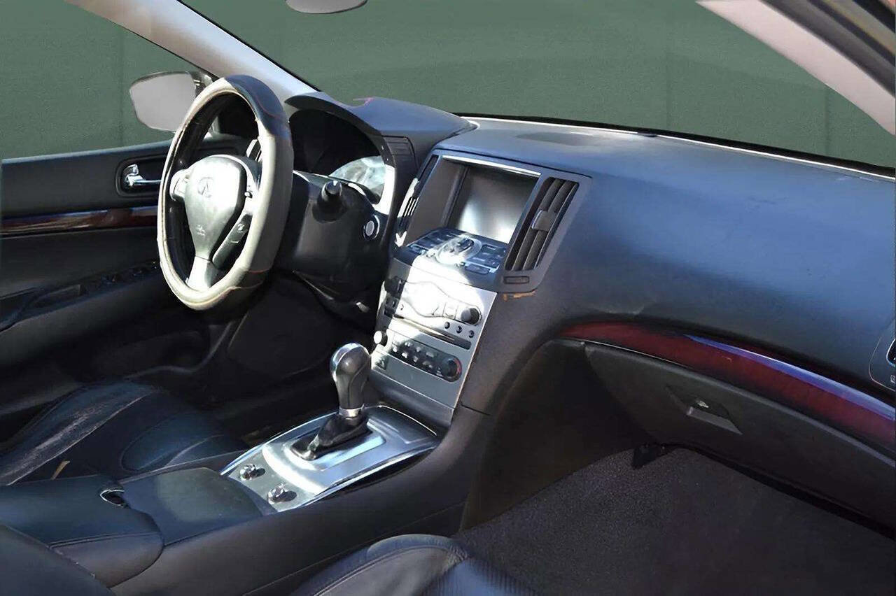 Used 2013 INFINITI G37 Journey w/ Premium Pkg image 25