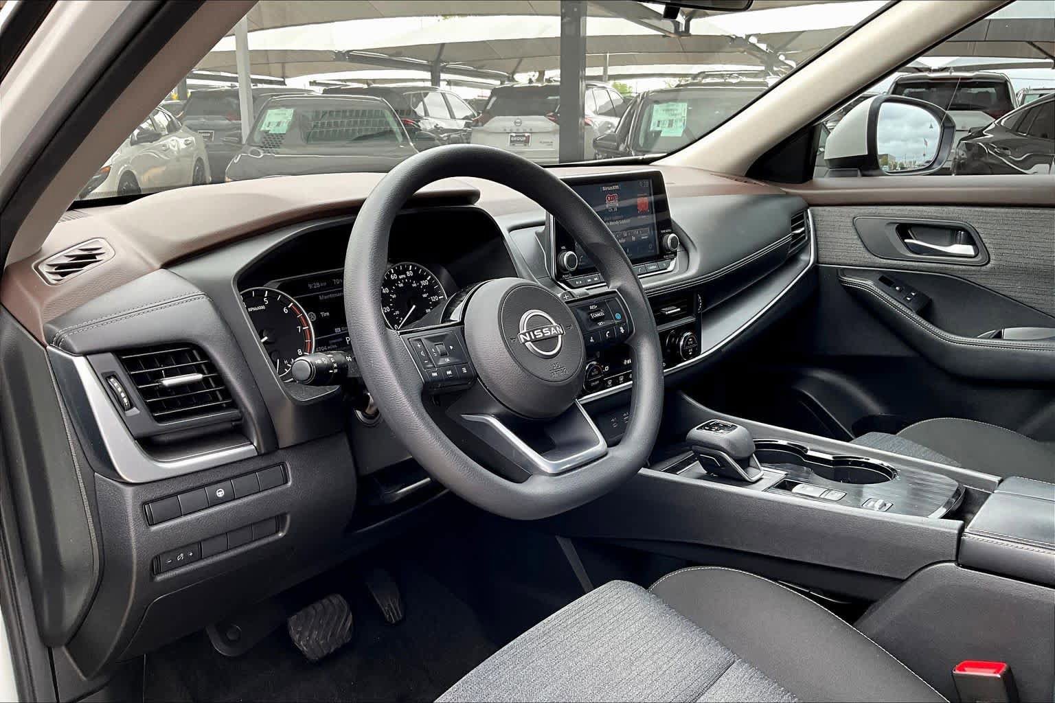 Certified 2023 Nissan Rogue SV FWD image 14