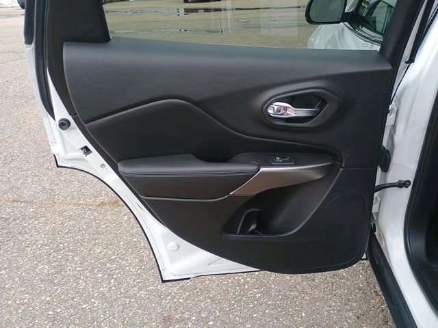 Used 2020 Jeep Cherokee Latitude Plus FWD image 19