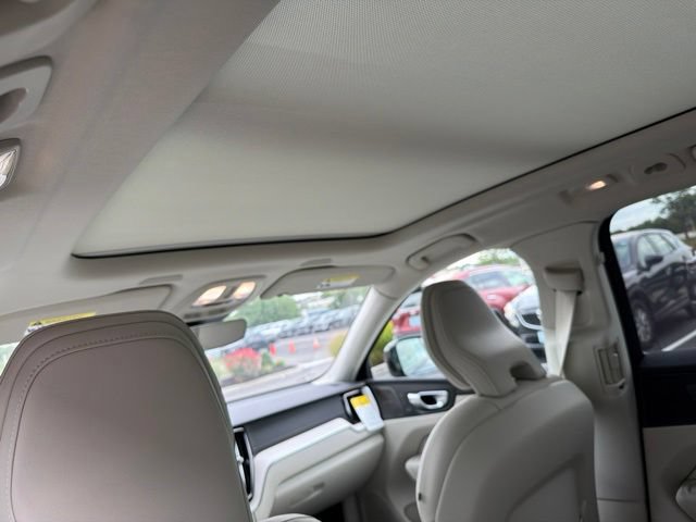 New 2027 Volvo XC60 B5 Ultra AWD/4WD image 9