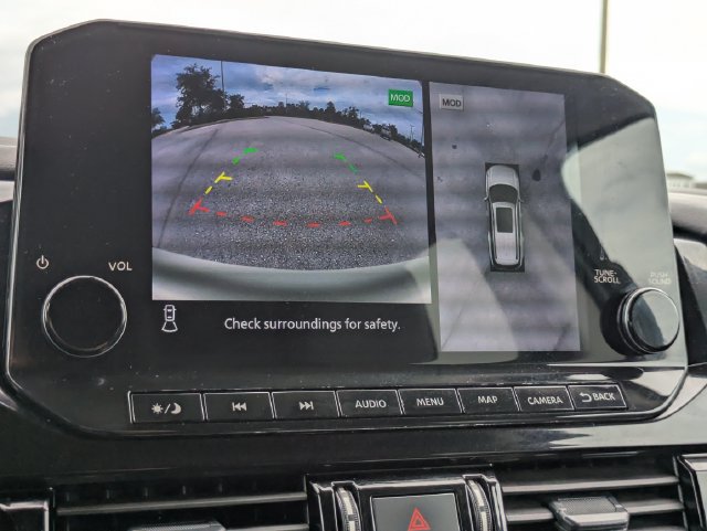 Used 2025 Nissan Pathfinder SL AWD/4WD image 24