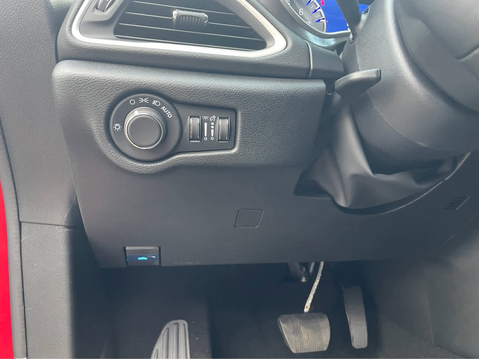 New 2026 Chrysler Voyager LX image 17
