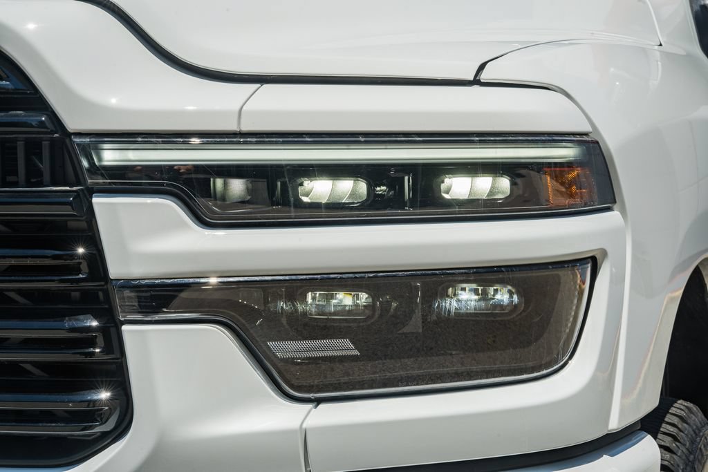 New 2026 RAM 2500 Laramie AWD/4WD image 13