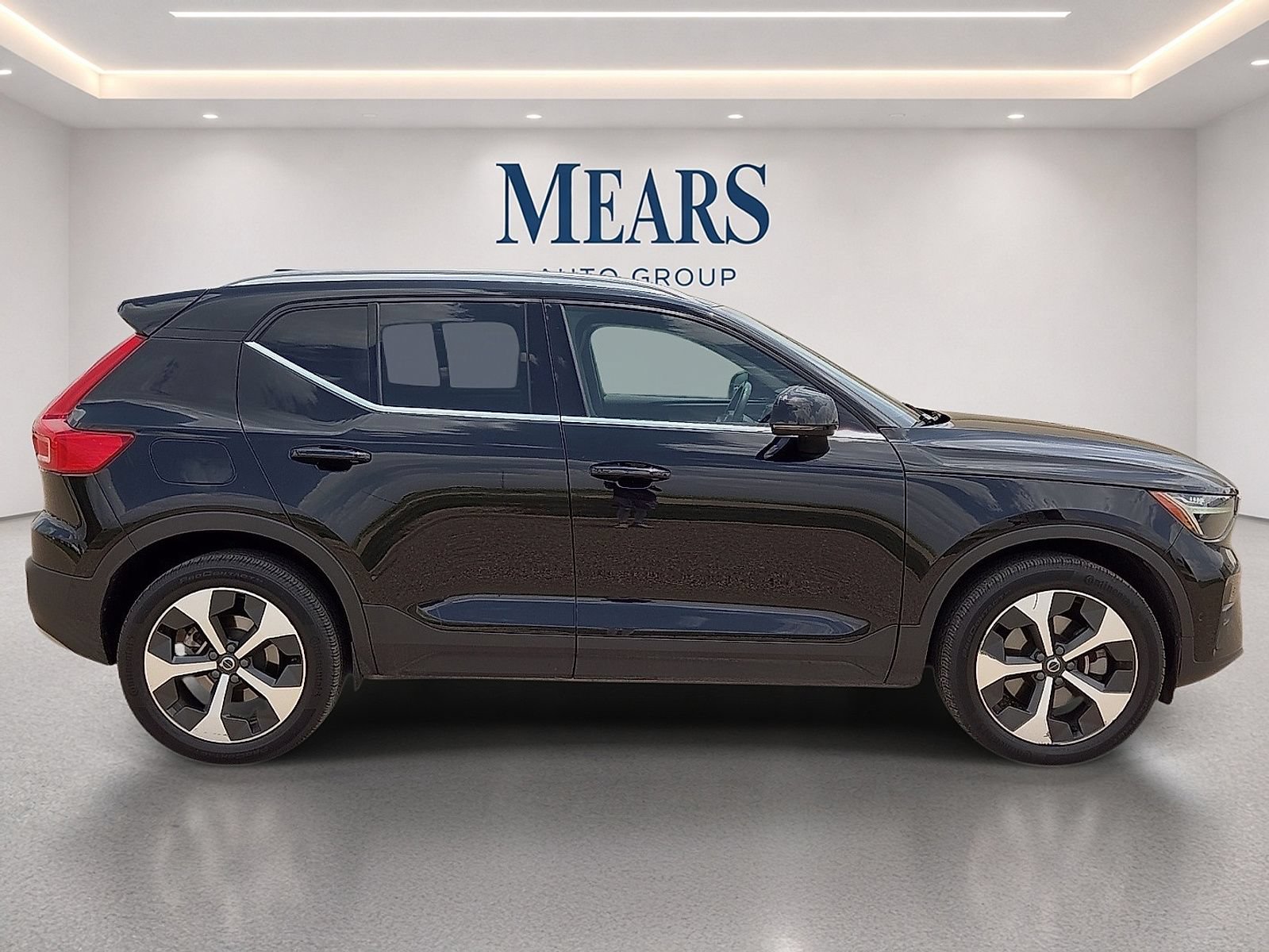 Used 2024 Volvo XC40 B5 Plus AWD/4WD image 6