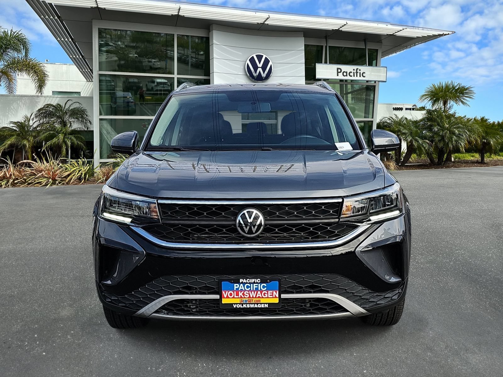 Certified 2022 Volkswagen Taos SE FWD image 2