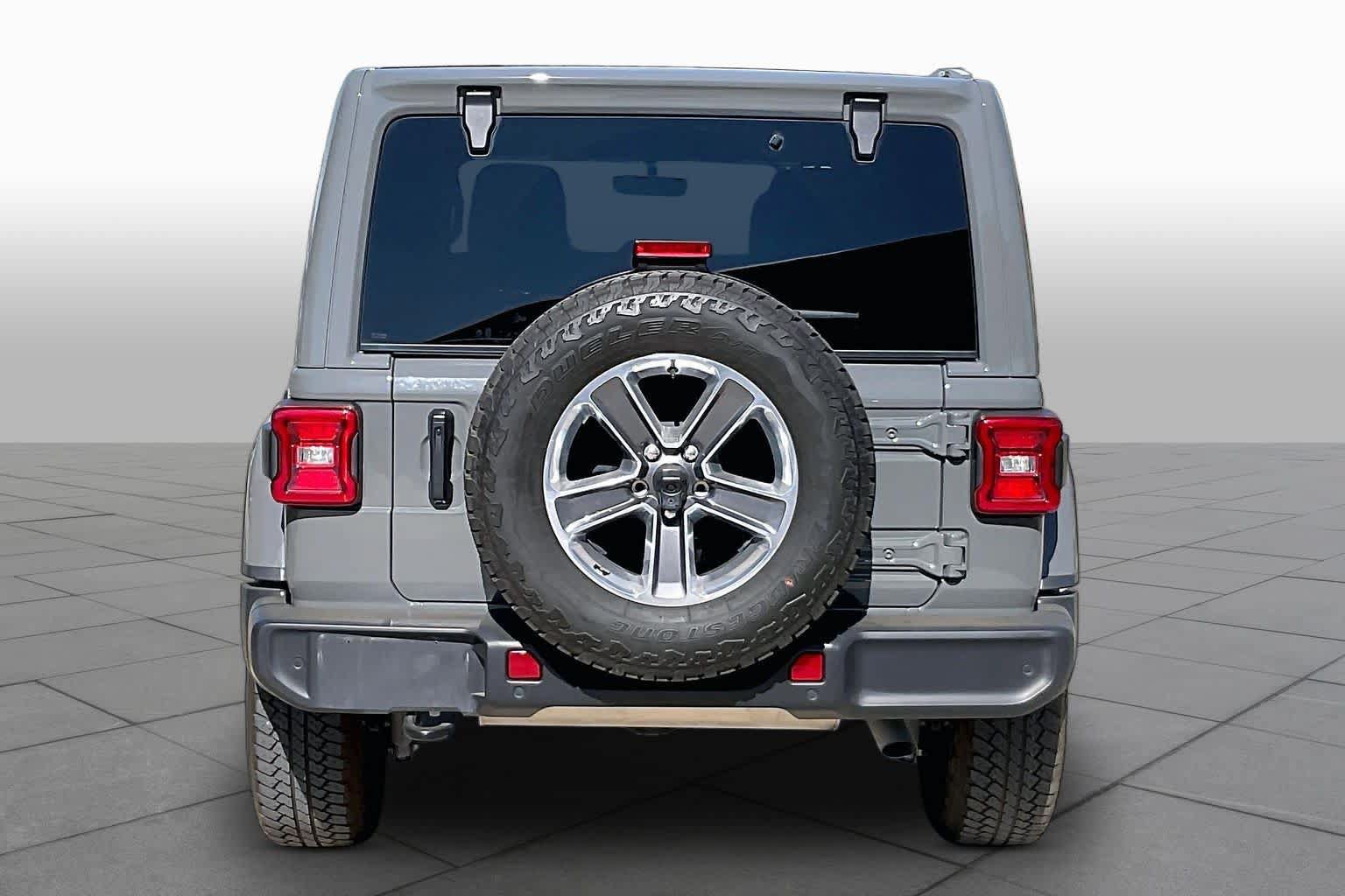 Used 2020 Jeep Wrangler Unlimited Sahara AWD/4WD image 5
