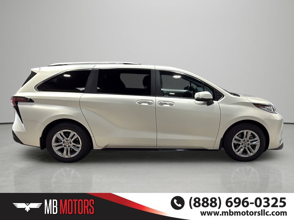 Used 2023 Toyota Sienna Limited AWD/4WD image 3