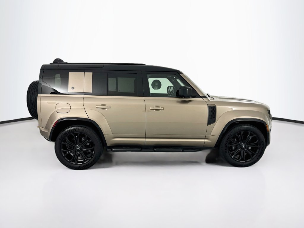 Used 2025 Land Rover Defender 110 AWD/4WD image 4