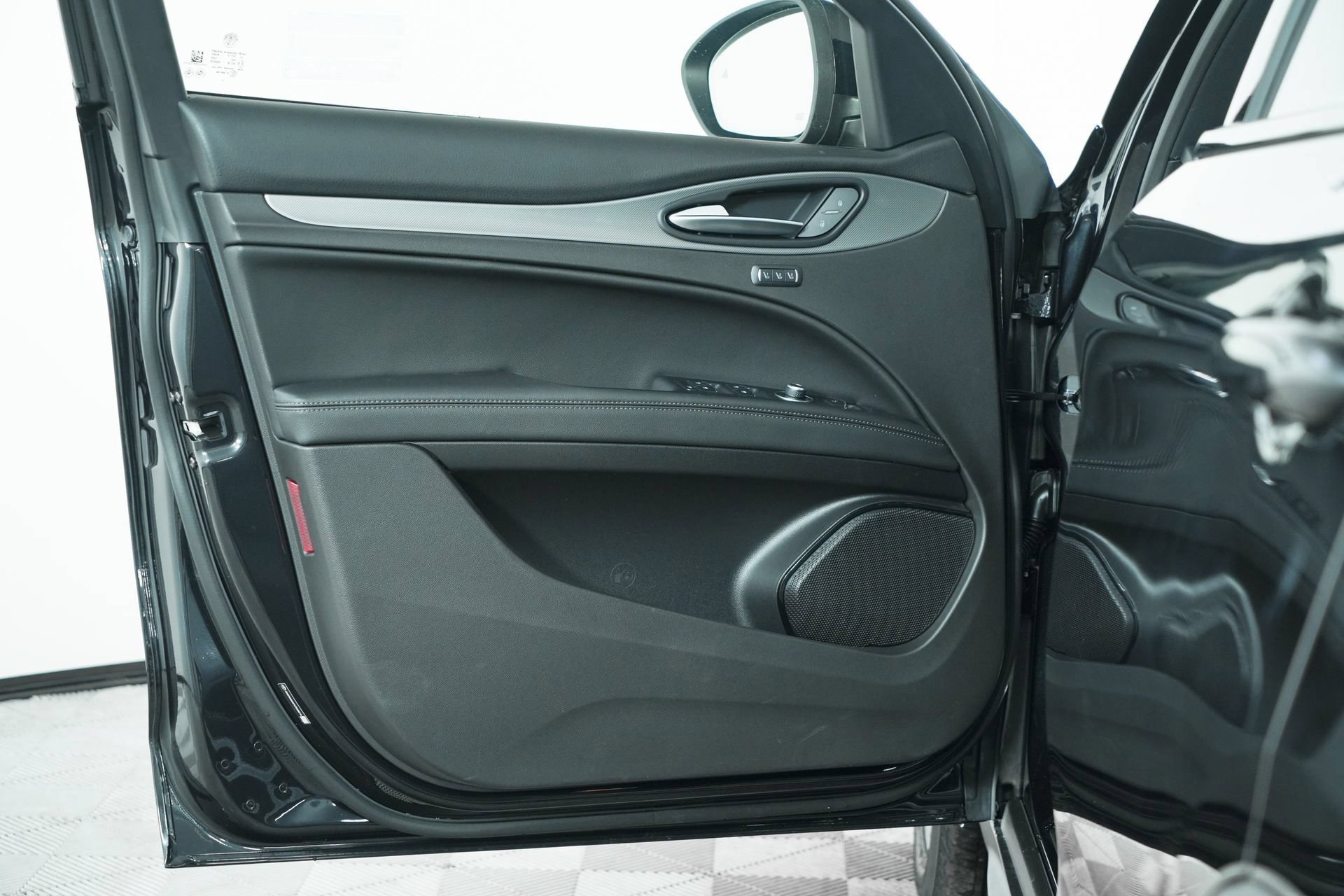 New 2025 Alfa Romeo Stelvio Sprint AWD/4WD image 16