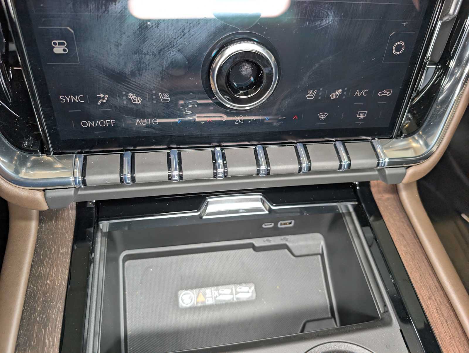 New 2026 GMC Yukon Denali Ultimate w/ LPO, Floor Liner Package AWD/4WD image 22