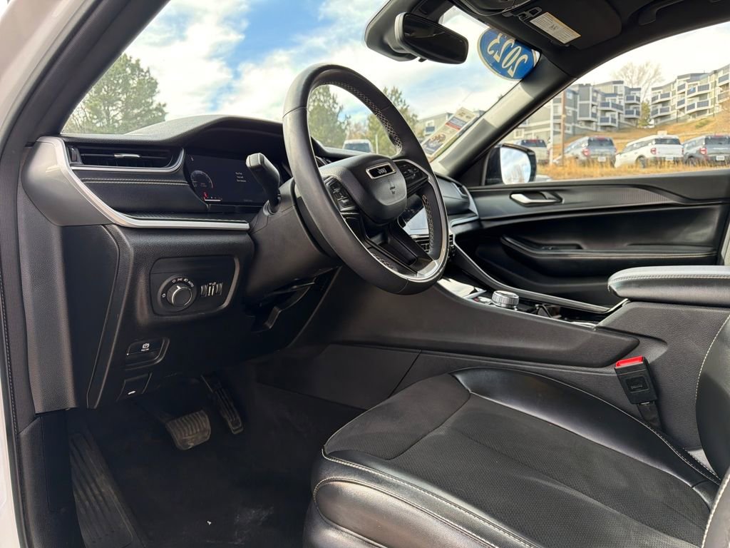 Used 2023 Jeep Grand Cherokee L Laredo image 12