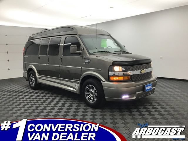 Used 2023 Chevrolet Express 2500 RWD image 1