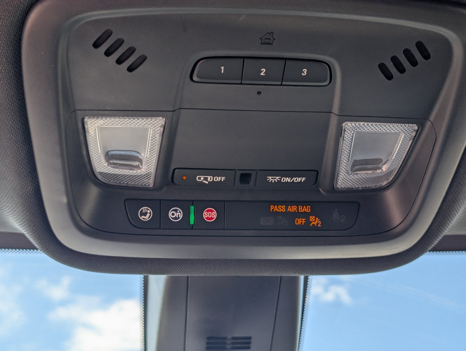 Used 2023 Chevrolet Traverse LT FWD image 17