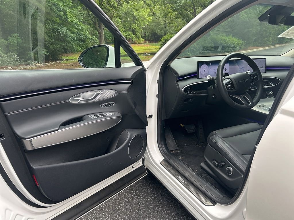 Certified 2026 Genesis GV70 2.5T Select AWD/4WD image 6