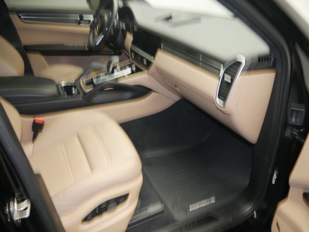 Certified 2023 Porsche Cayenne GTS AWD/4WD image 26