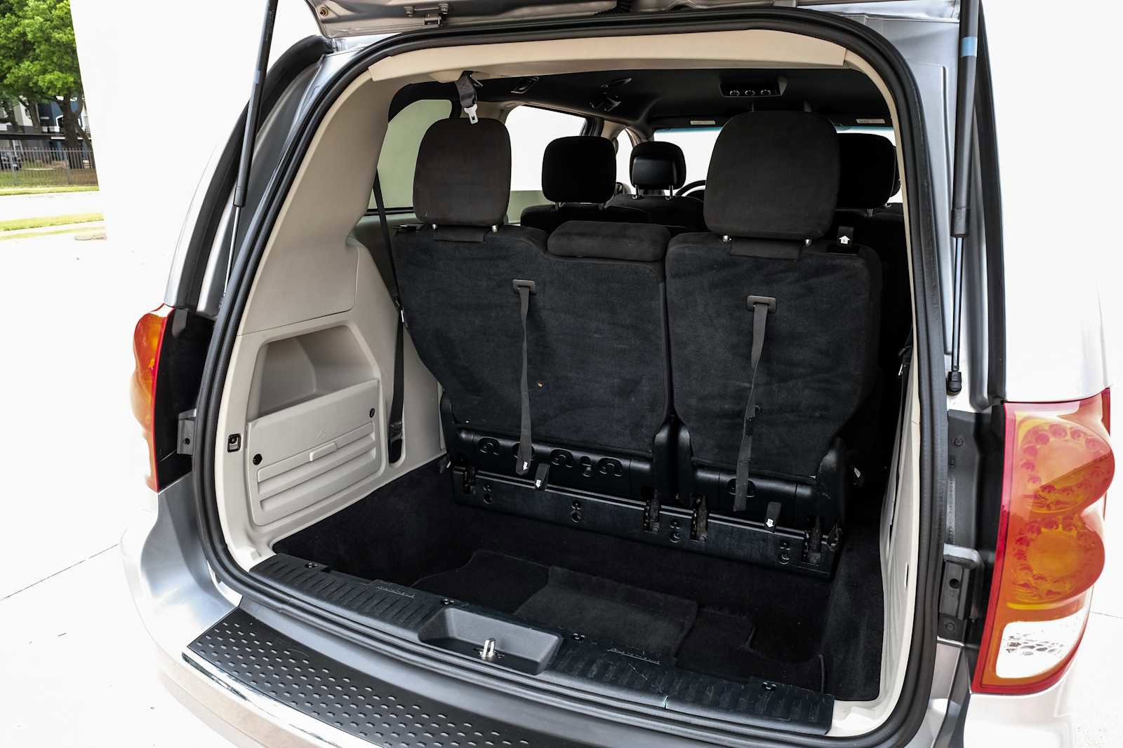 Used 2016 Dodge Grand Caravan SE image 47