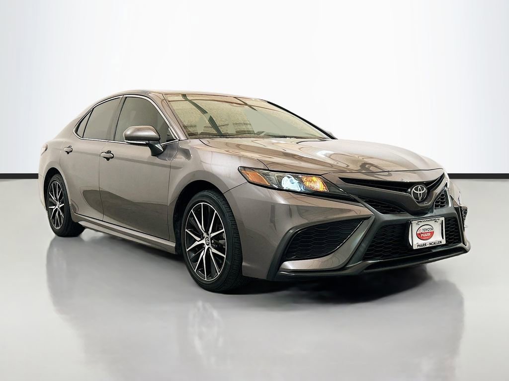 Used 2023 Toyota Camry SE FWD image 3