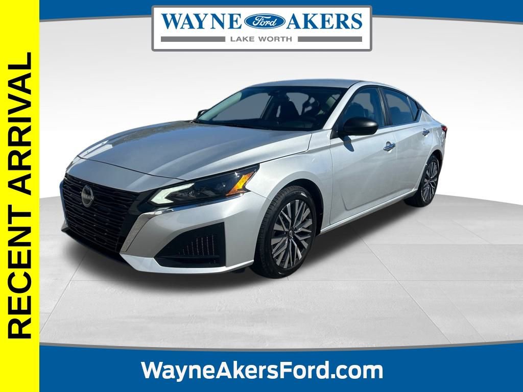 Used 2024 Nissan Altima 2.5 SV image 1