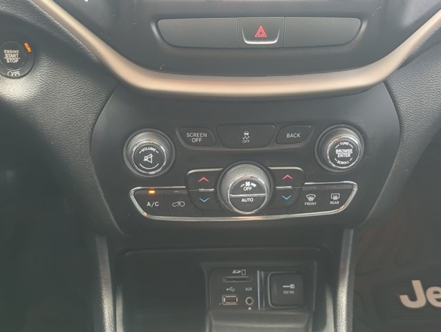 Used 2017 Jeep Cherokee Limited FWD image 26