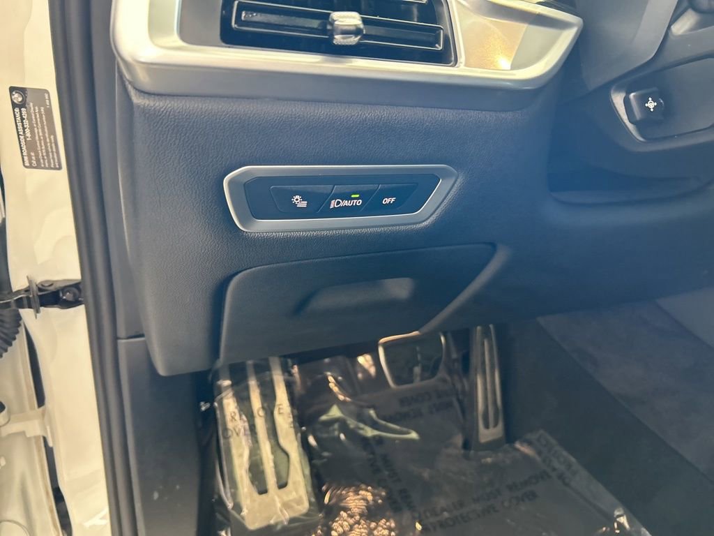 Used 2024 BMW X7 xDrive40i w/ M Sport Package image 56