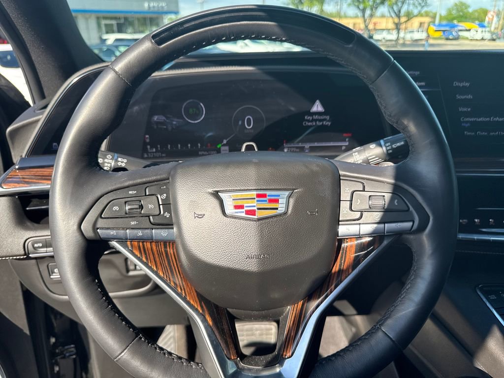 Used 2024 Cadillac Escalade Premium Luxury AWD/4WD image 15