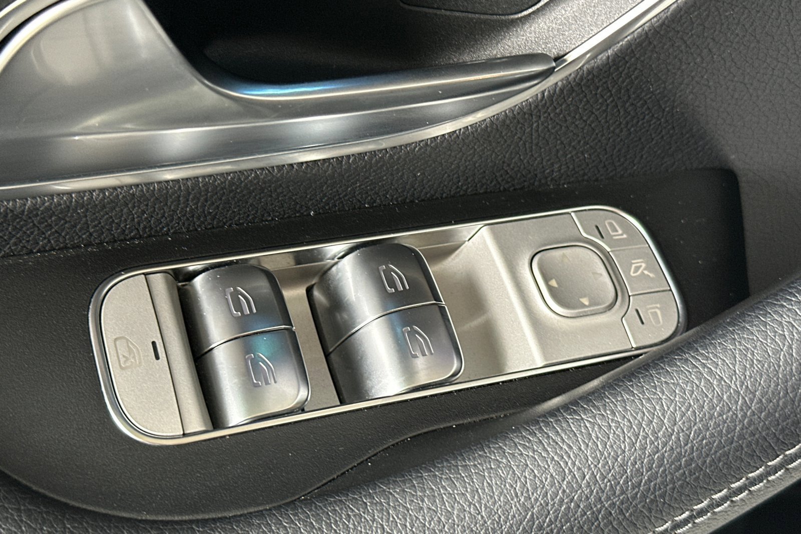 Used 2024 Mercedes-Benz GLE 350 4MATIC image 13